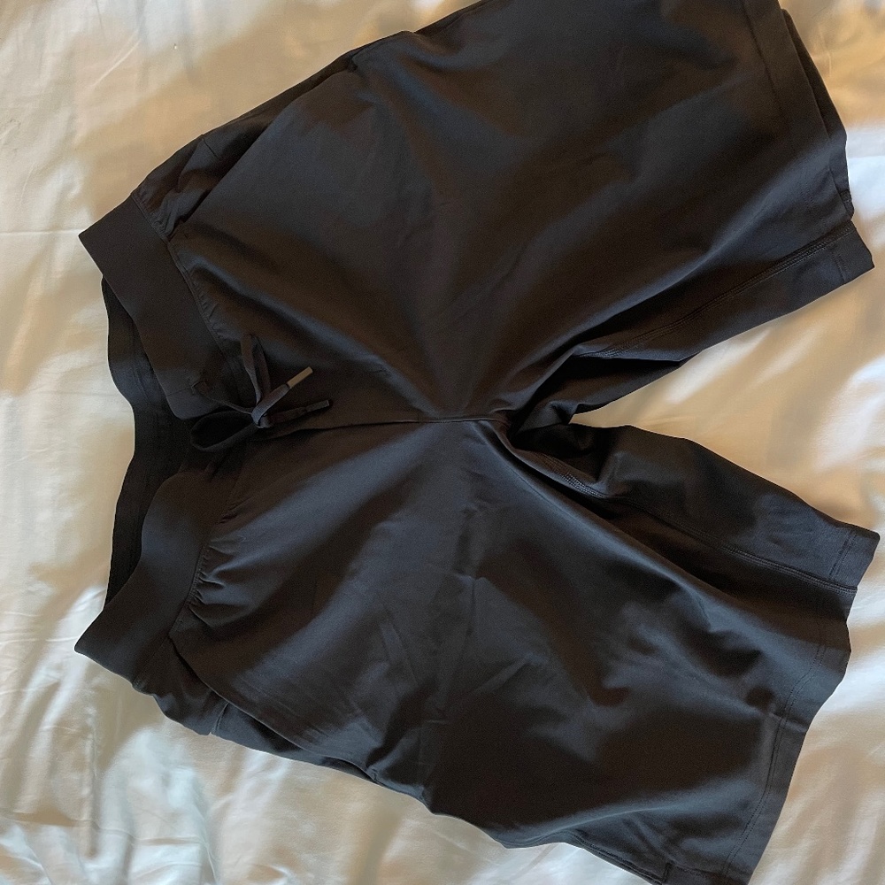 Lululemon Black T.H.E shorts medium 9”